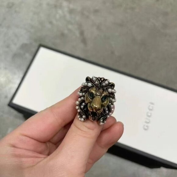 NWOT Authentic Gucci  Metal Pearl Crystal Lion Head Ring 5.5 Aged Gold - Picture 1 of 7
